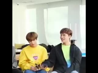 Mini compilation of hyuck giving taeil hand kisses