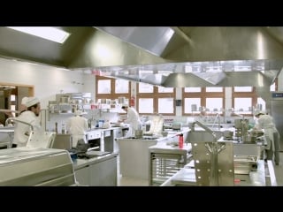 Les roches students in action kitchen service practical courses