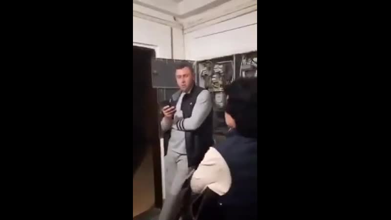 Коллектор порезал 4 колеса на автомобиле должника пришёл в дом и отключил электричество после чего был застрелен