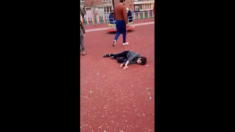 Яжебатя на площадке