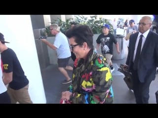 Kendall and kris seem happy to escape scott disick questions, wear colorful garb to london, part 2