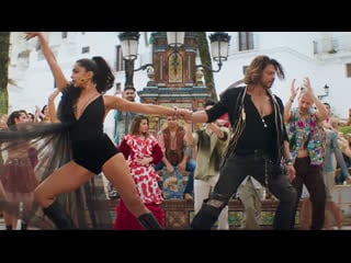 Jhoome jo pathaan song shah rukh khan, deepika padukone