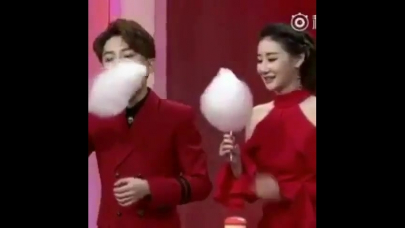 Кто быстрее съест сахарную вату