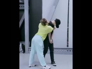 Исин и девушка 👀