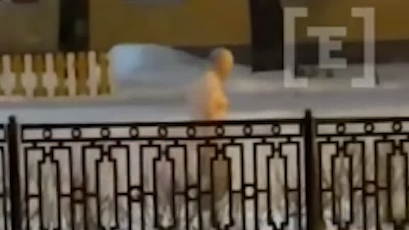 Голое моржевание посреди города