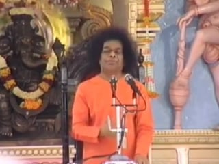 Видео sri sathya sai baba a rare and delightful bhajan to start our sunday with joy, sung by bhagavan sri sathya sai baba ( wahe
