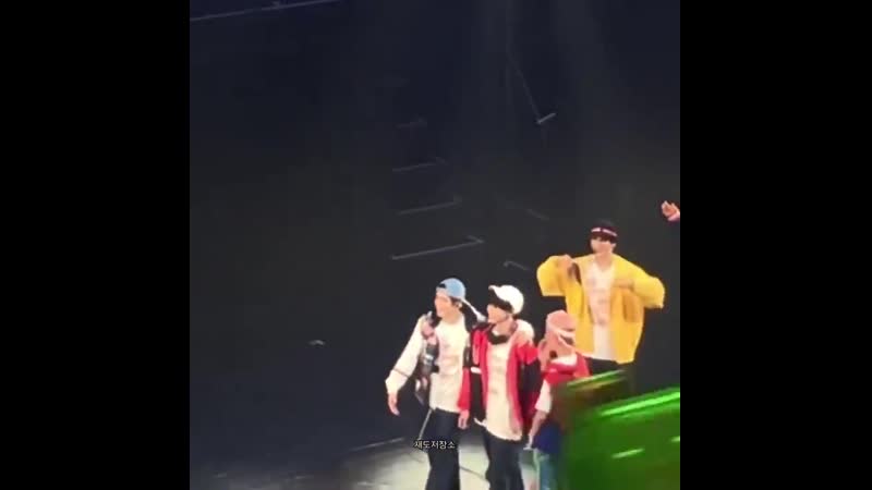 When the fans started singing happy bday for doyoung, jaehyun immediately went near him