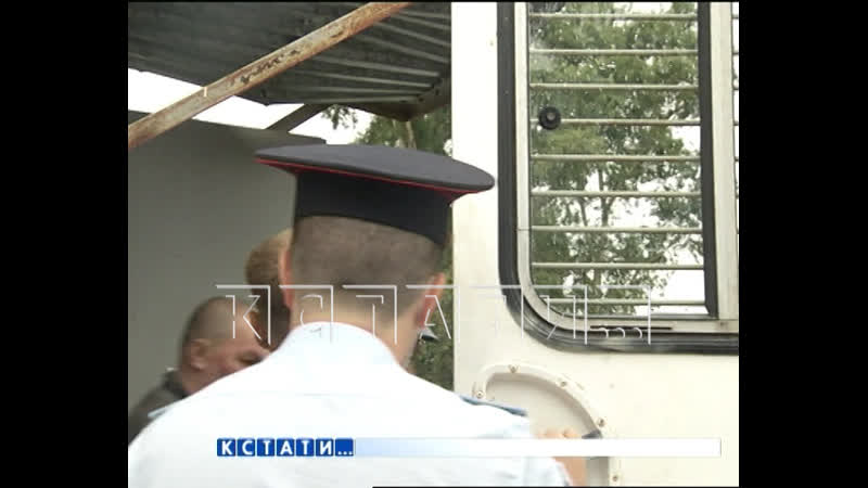 Пенсионера, обвиняемого в молодые школьницы, защищает законная жена