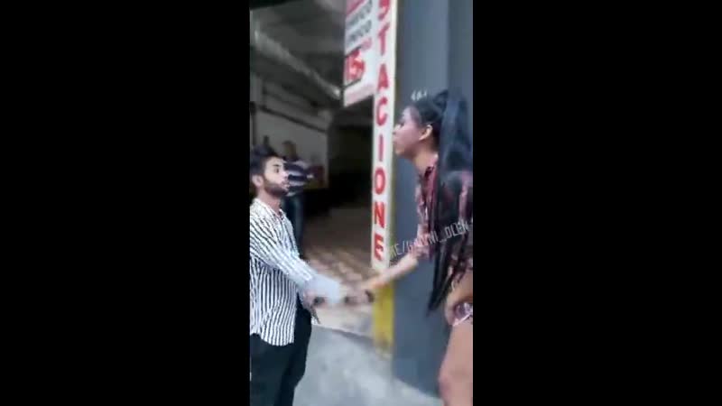 Необычный конфликт коротышки и трансгендера