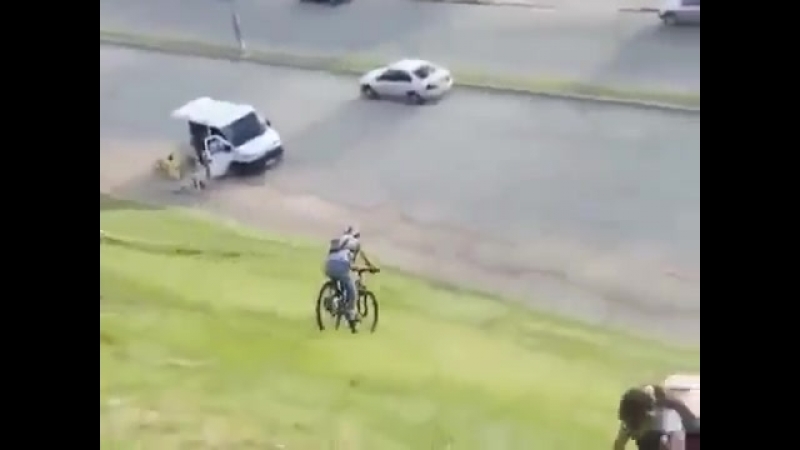Вот кто то с горочки спустился © видеожесть