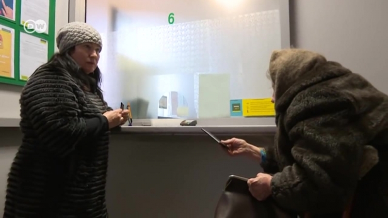 Під кулями за грошима як жителі окупованого донбасу отримують пенсії dw ukrainian