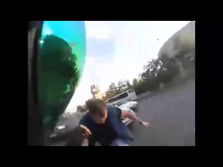 Сбил мотоциклиста и получил в бубен