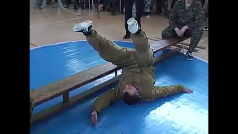 Кувырок вперед через препятствие