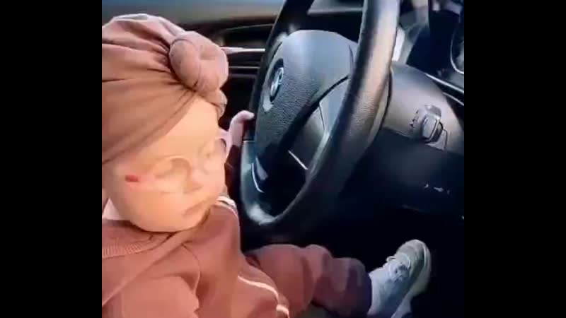 Малая любит техно