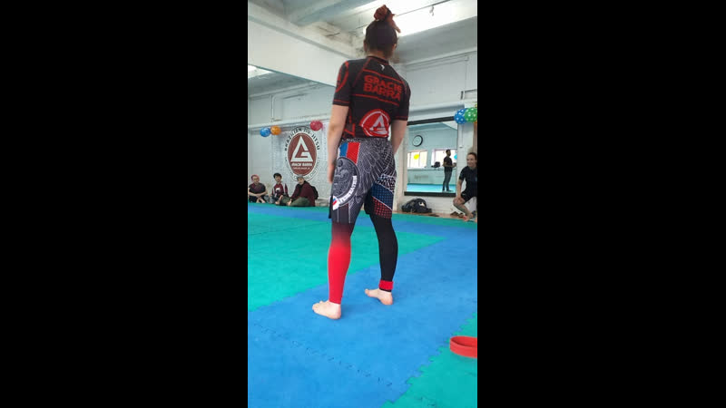 Live fight and roll girls(bjj,grappling,mma,jiujitsu)
