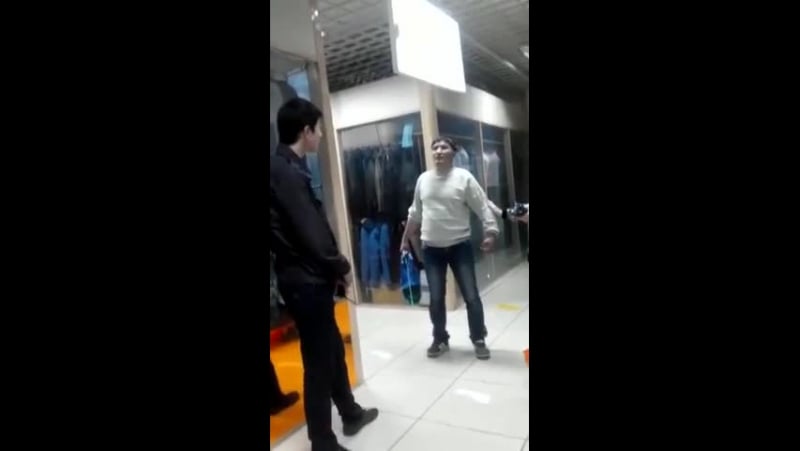 Мужчина застыл в торговом доме талдыкоргана!