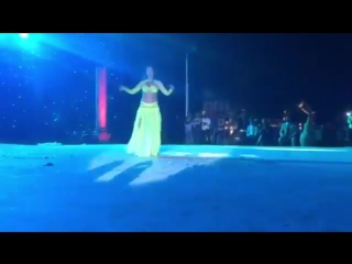 Laiza belly dancer in dubai wedding m&m