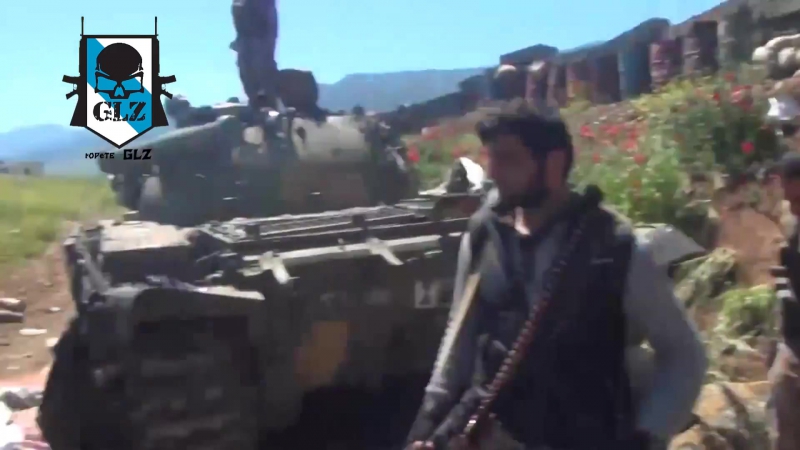 Сирия "прогулка" боевиков фронта ан нусра по разгромленным позициям армии сар джиср эш шугур 29 04 2015