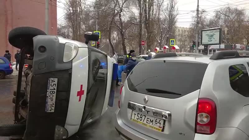 В саратове омоновцы спешили на разгон митинга и врезались в скорую пациент скорой погиб
