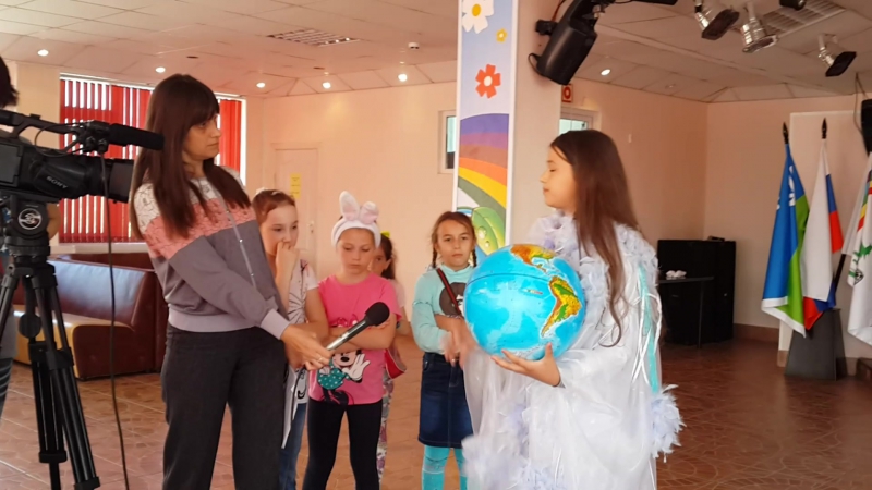 Леля дает интервью