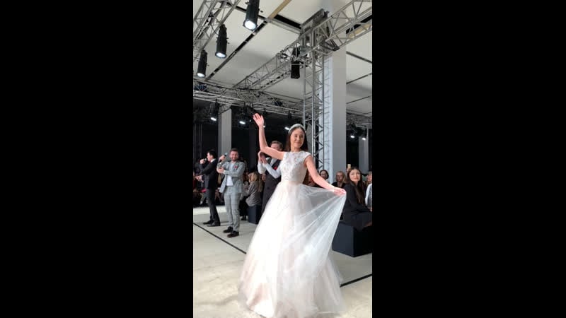 Илана юрьева на показе to be bride на mbfw