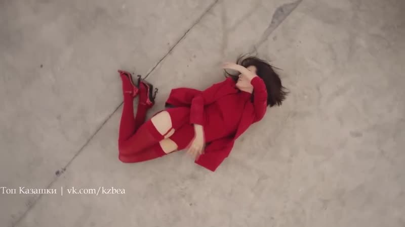 Әйелдер моншасының киім ауыстыратын бөлмесі фото видео жасырын камера Қыз еңкейіп трусисын көрсетті