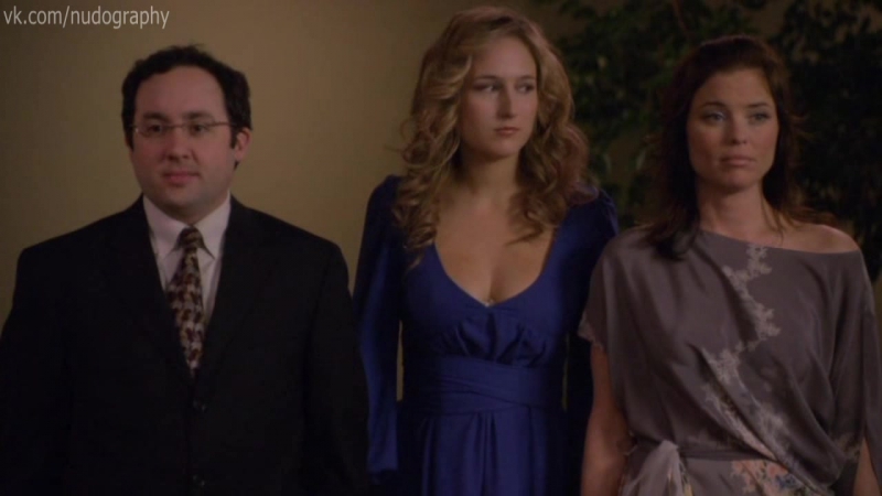 Лили собески (leelee sobieski) в платье с глубоким вырезом в фильме "в поисках блаженства" (finding bliss, 2008, джули дэвис)