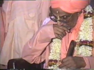 Kirtan with sri srimad bhakti kumud santa goswami maharaj