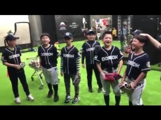 Students from dogok baseball academy singing ikon’s love scenario but in a different way