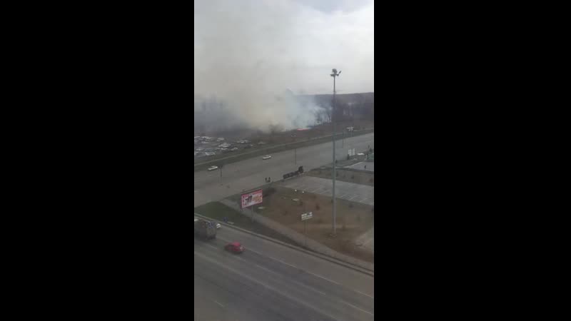 Горит сухостой возле ла «трактор»