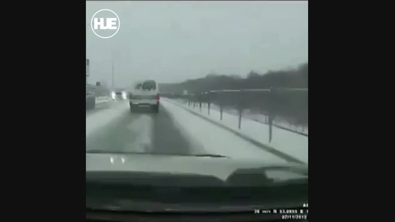 В петропавловске камчатском бетономешалка потеряла управление на трассе