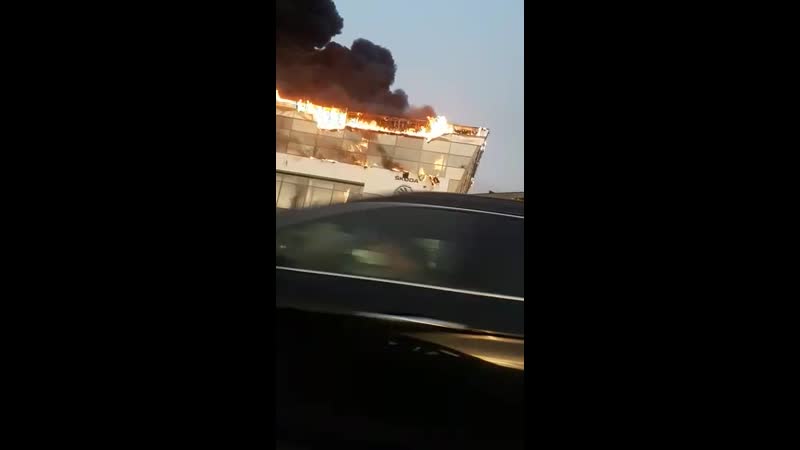 В кемерово горит автосалон