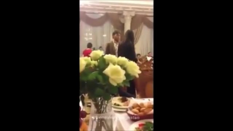 Пришедшая на казахскую свадьбу девушка узнала в женихе своего парня