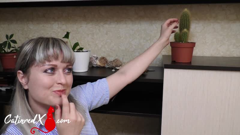 Домохозяйка мастурбирует мокрую киску в душе после вульгарных фантазий