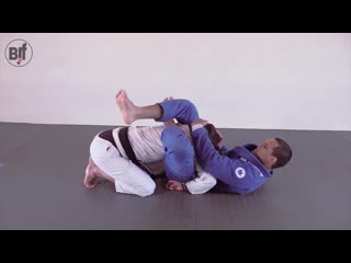 Fellipe andrew finishing the triangle when the opponent defends