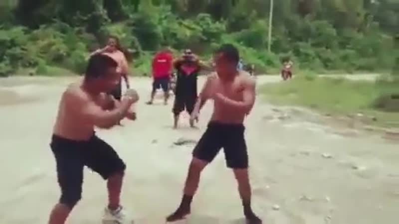 Спаринг пигмеев (ученики пакьяо)