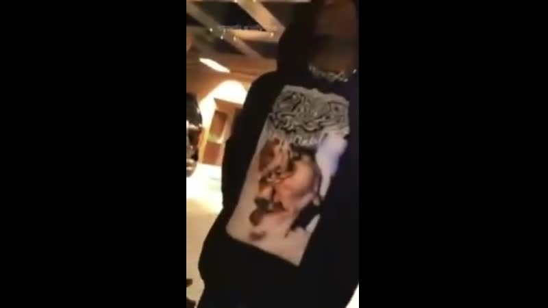 Playboi carti побил парня на улице