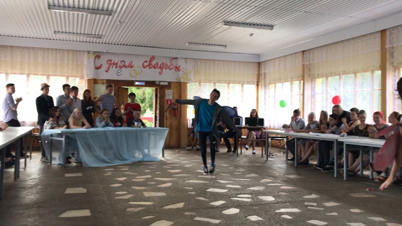 Светский раут блум и скай