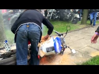 Motorcycle burnout, fire accident, oil duct malfunction palenie gumy razem z motocyklem