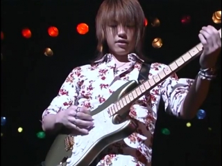 Takayoshi ohmura crosshard young guitar live scene