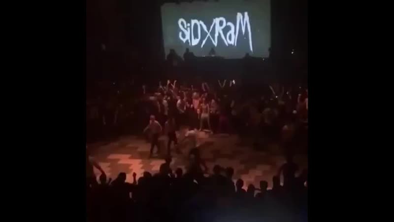 Бешеный слэм на концерте sidxram