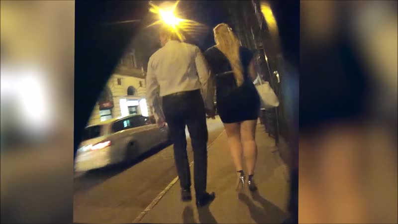 Роскошная кобылица в синем и кавалер