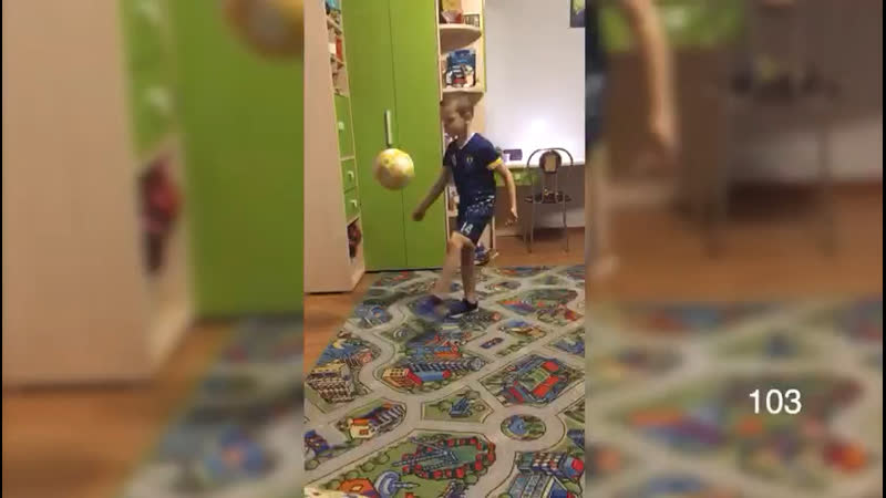 Чеканка двумя ногами