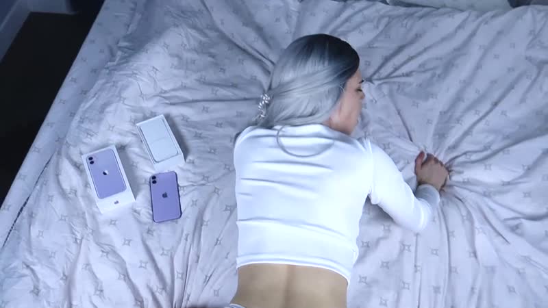 Горячая сучка дала себя трахнуть за новенький айфон litt1eange1