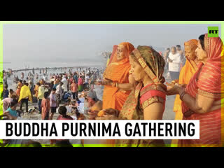 India's devotees gather to wash sins away at buddha purnima