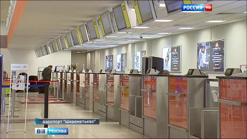 Горожане несут цветы к посольству бельгии в москве