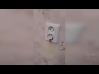 Плачет бедняжка!)