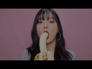 Rose asmr sounds of eating bananas🍌 sounds of sticky mouth