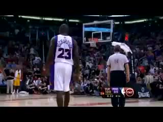 Lebron james blocks jason richardson's 360 fastbreak dunk!!!