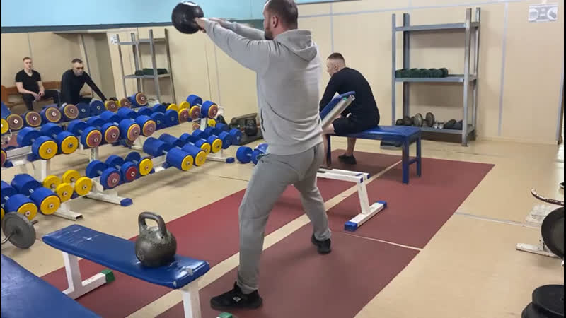 Выброс гири